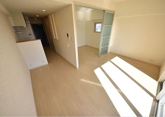 家具の配置が楽しくなりそうなリビングですね