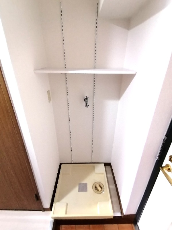 洗濯機はもちろん室内です。