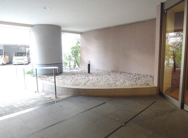 綺麗なエントランスです