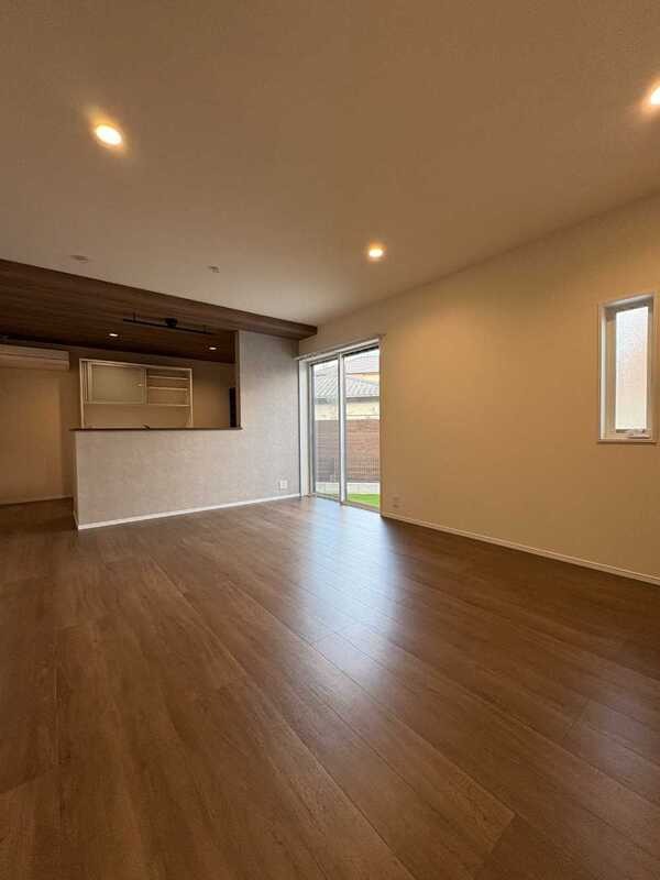 家具の配置に困らないリビングですね