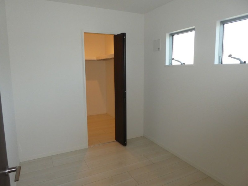 こちらは寝室にいかがでしょうか？？