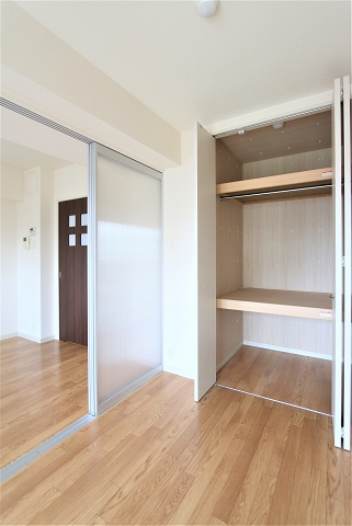 たっぷり収納できるクローゼットです