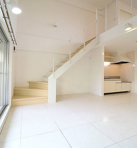 家具の配置に困らないリビングですね