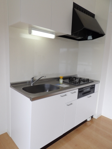 キッチンはとてもきれいな状態で料理が