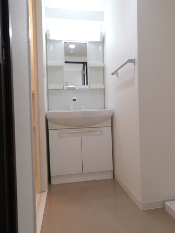 物置き付の便利な洗面台ですね