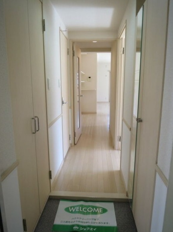 玄関からはこのようになっています。