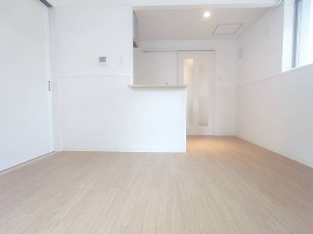 白を基調とした綺麗なリビングです。