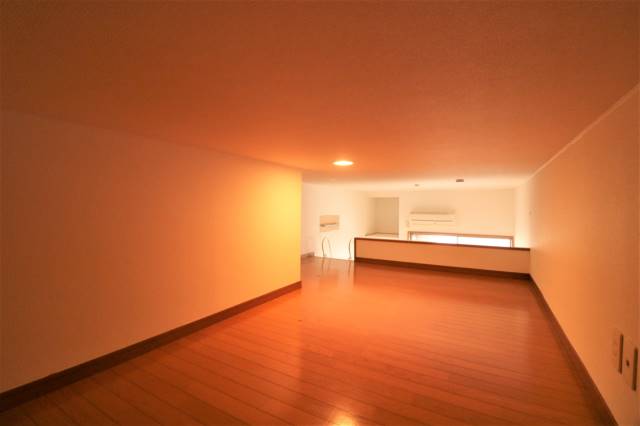 こちら寝室にいかがでしょうか。