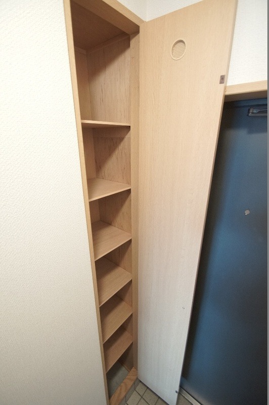 お履物はこちらへ。