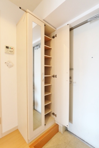 玄関収納も充実しております
