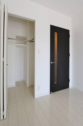 お洋服が多い方でも楽々収納できます