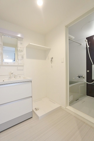 毎日の身支度もしやすい洗面所です