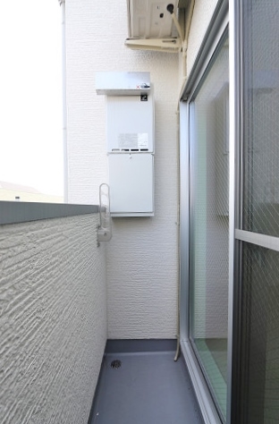 洗濯物を干せるバルコニーです