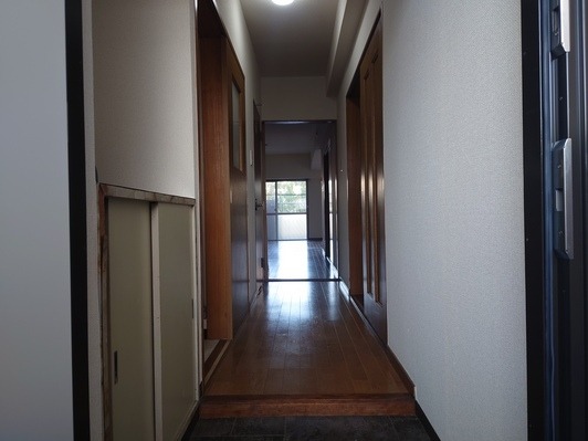 玄関からはこのようになっています。