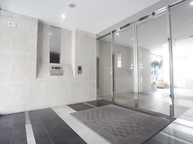 オートロック付きエントランスです