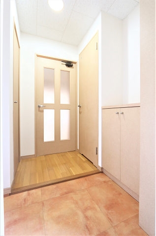 落ち着いた雰囲気の玄関です