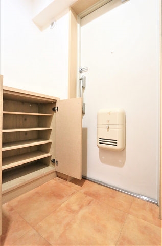 シューズボックスの上は自由に使えるスペースです