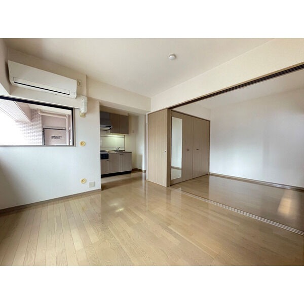 家具の配置に困らないリビングですね