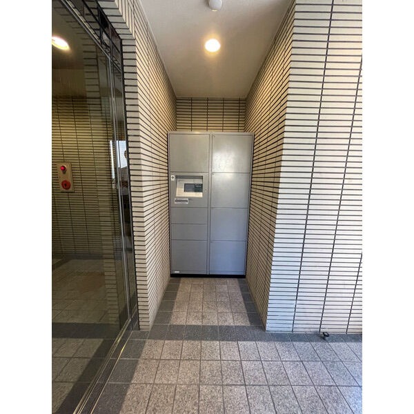 宅配ボックス完備。