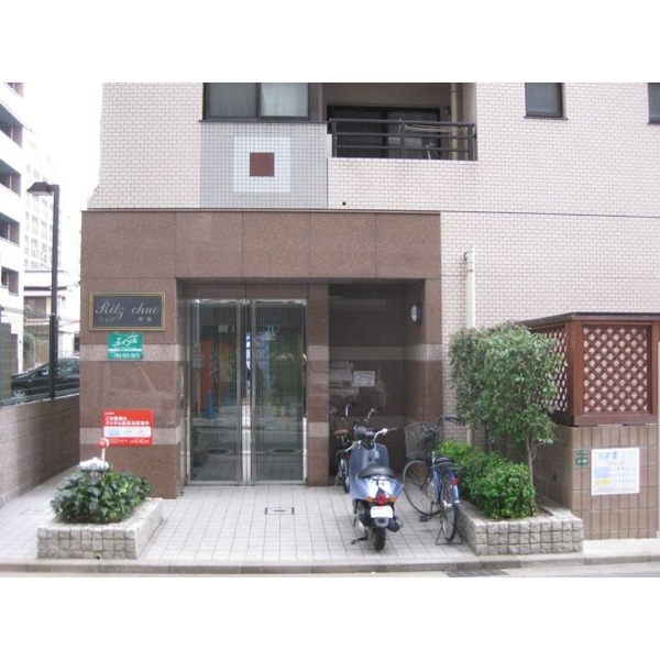 オートロック完備。