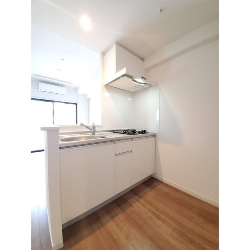 2口コンロ付きのシステムキッチン。