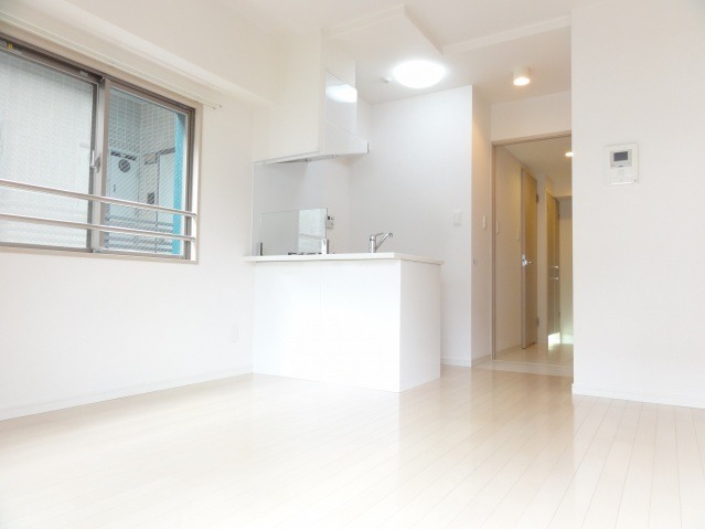 家具の配置に困らないお部屋です