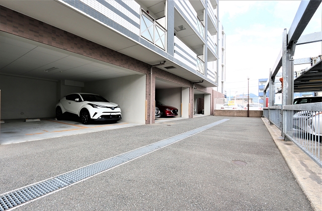 敷地内に駐車場があります