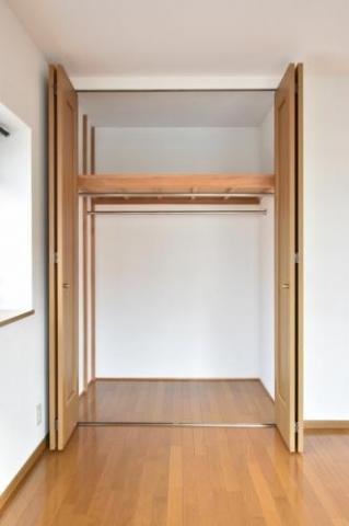 奥行きのあるクローゼットです