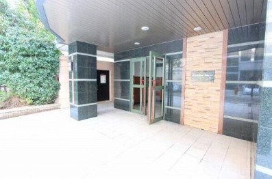 清潔感のあるエントランスですね