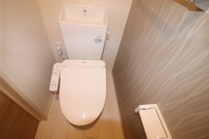 清潔感のあるトイレですね。