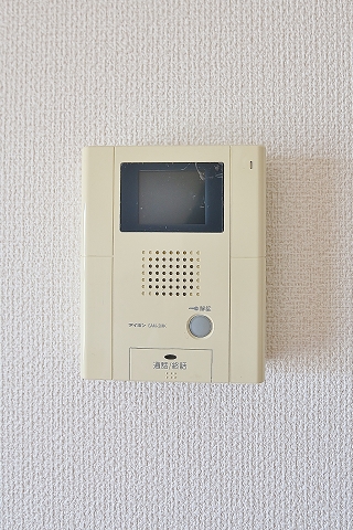 女性もお子様も安心のモニターフォン付き