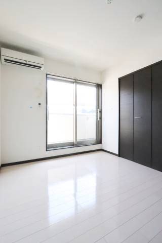 家具の配置がしやすいリビングですね