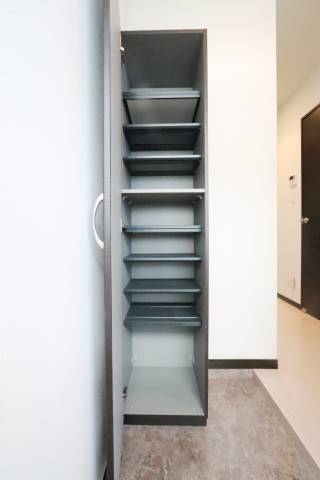 高さ調整できるシューズボックスです