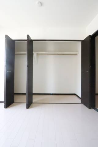 お洋服が多い方でも楽々収納できます