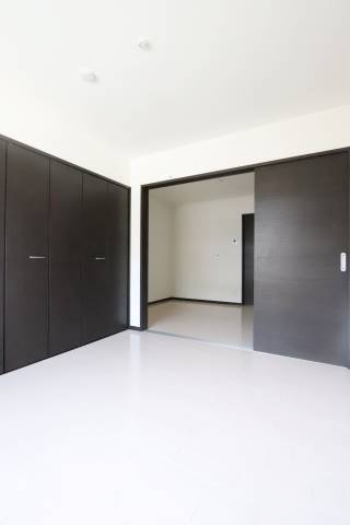 こちらは寝室にいかがでしょうか？？