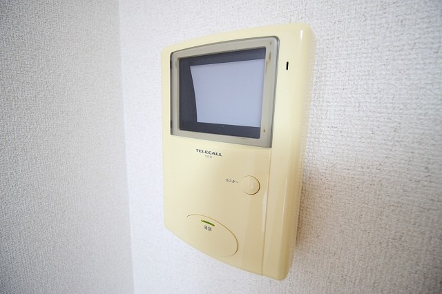 モニター付きインターホンで安心です。