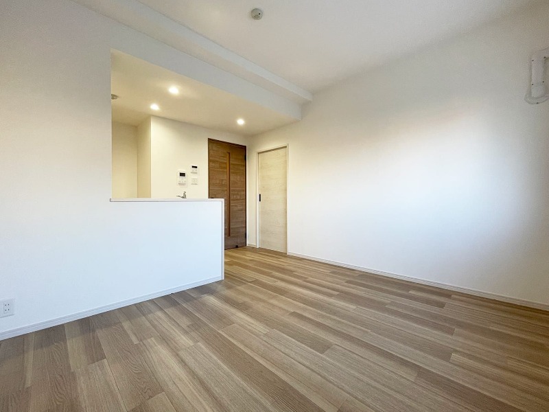 カウンターキッチンの明るいリビングです