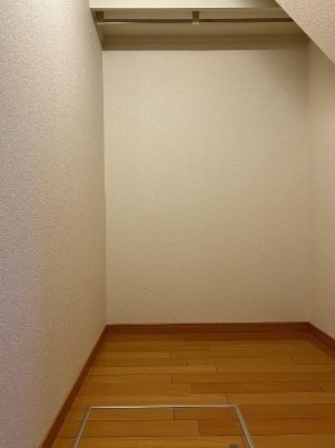 嬉しいウォークインクローゼット付きです。