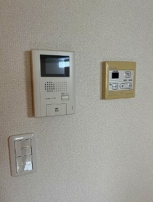 モニター付きインターホンで安心です。