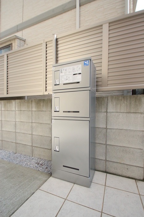 宅配ボックス付き。