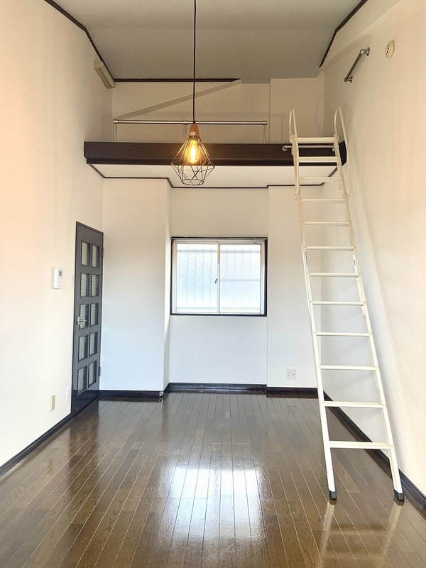 光がしっかり差し込むお部屋です。