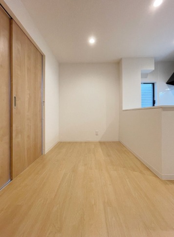 家具の配置に困らないリビングですね