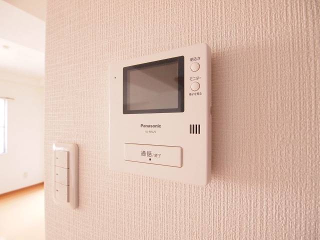モニタ付きインターホンで安心です