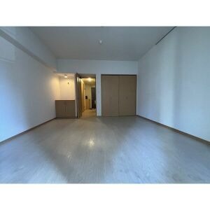 家具の配置に困らないリビングですね