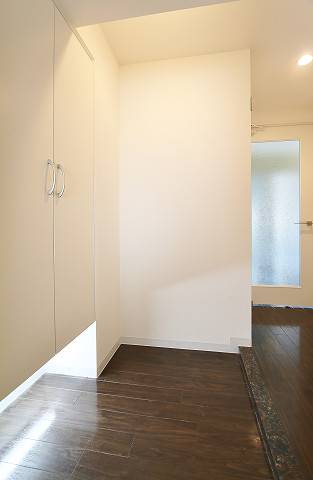 玄関収納もしっかりしてますね