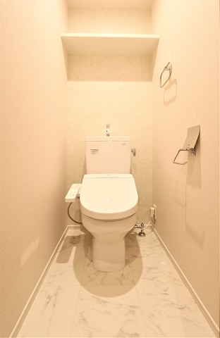 嬉しい温水洗浄便座付きです