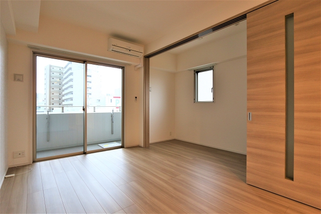 大きな開口部で採光充実ですね