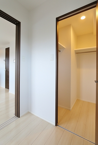 洋服の収納も十分ですね