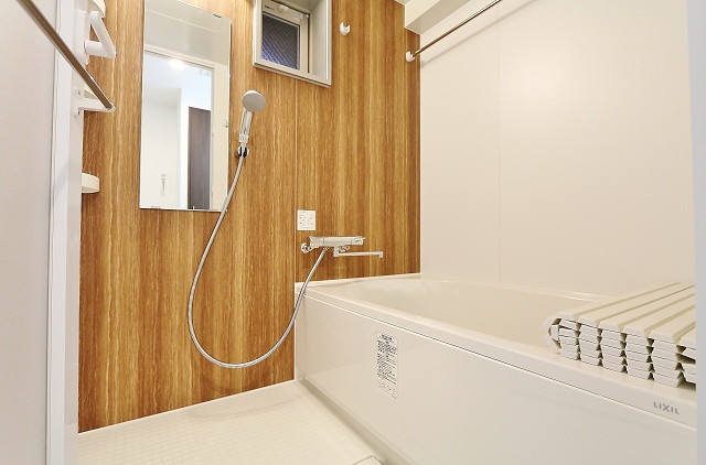 お風呂には窓がついてますので換気もできます