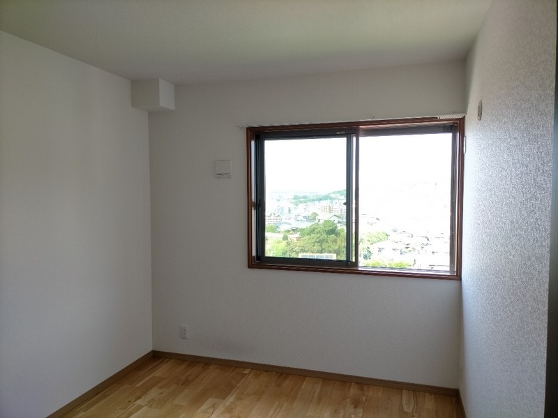 こちらは寝室にぴったりの洋室です